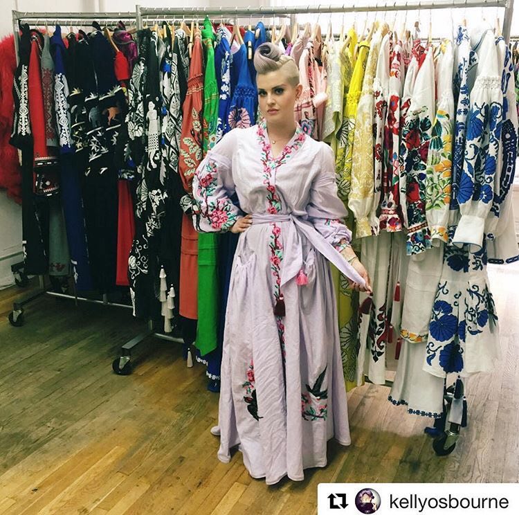 Вышиванка-комбинезон и зефирно-конфетные тона: Юлия Магдыч о новых трендах в национальной одежде